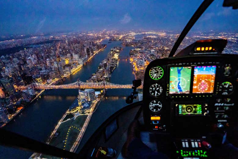 Fly over New York in a helicopter